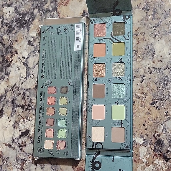 Urban Decay Wild Greens Palette - Picture 5 of 8